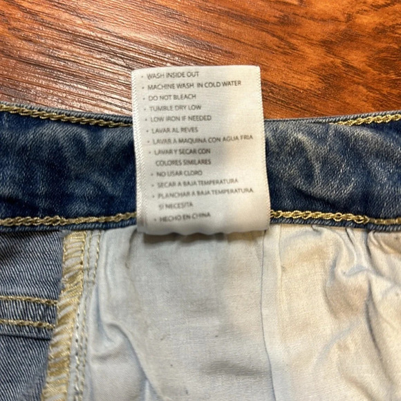 KanCan High Rise Distressed Denim Shorts Size 9 - Picture 7 of 10